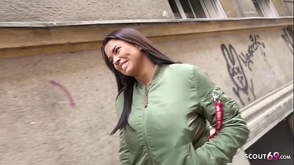 German Scout – Chloe fur Geld in ihren Arsch gefickt bei erstem Porno Dreh
